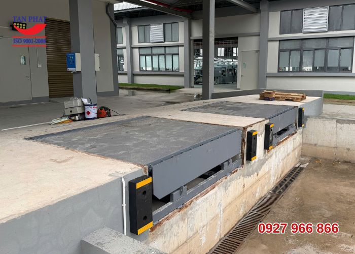 Dock Leveler 6 tấn lắp tại Hưng Yên