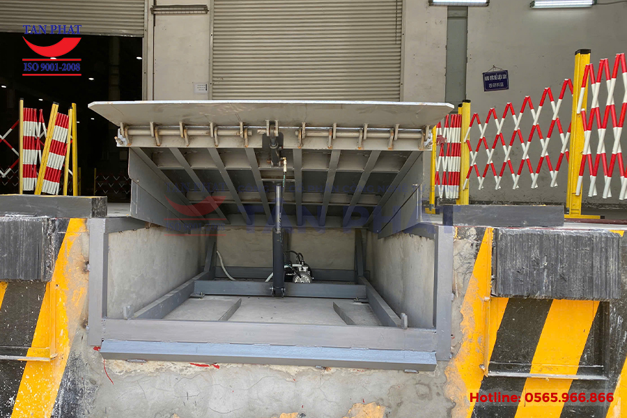 Lắp đặt Dock Leveler 8 tấn tại Hải Phòng