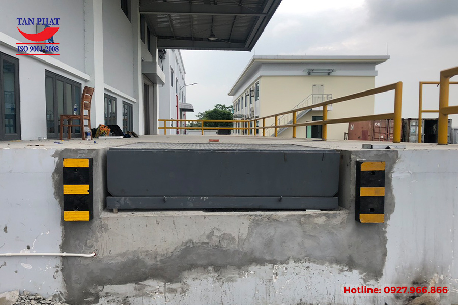 Dock Leveler thủy lực 13 tấn