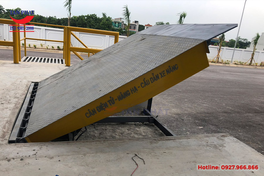 Hình ảnh thực tế dock nâng hàng do CTCP Công nghệ Tự động Tân Phát sản xuất và cung cấp.