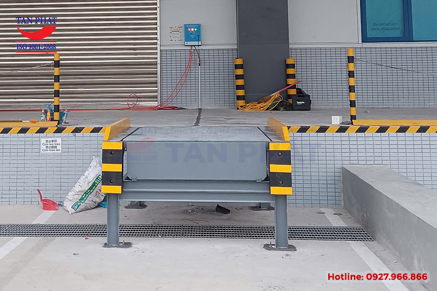 Free Standing Dock Leveler - Sàn nâng thủy lực không hố - Sàn nâng thủy lực ngoài trời