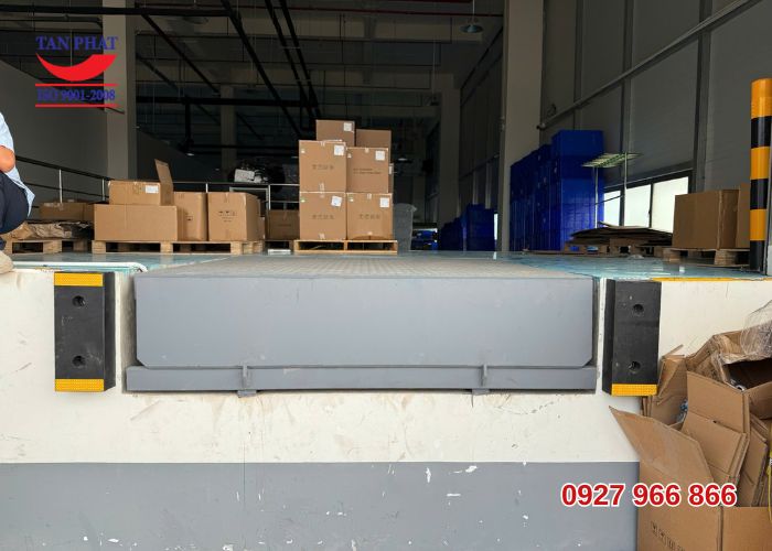 Lắp Đặt Dock Leveler 3 tấn (2100mm x 2080mm)