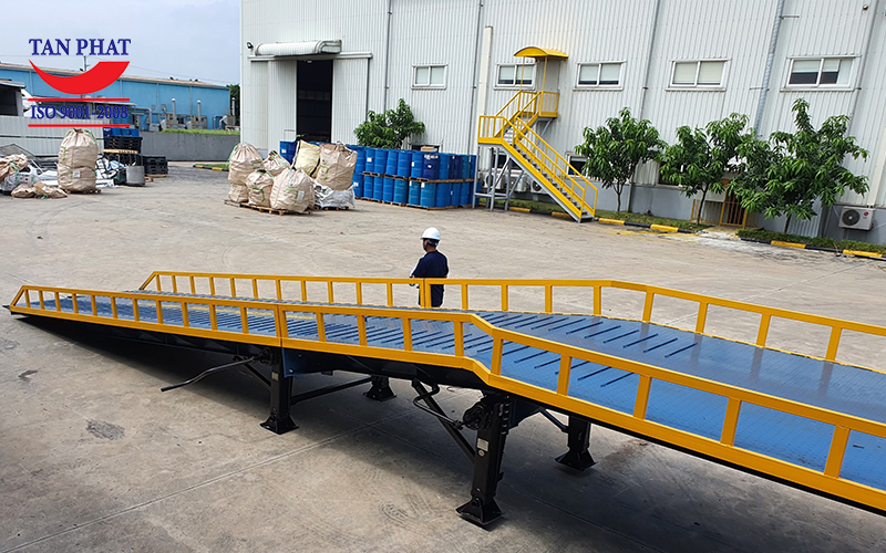 Mặt sàn cầu dẫn 3 khúc