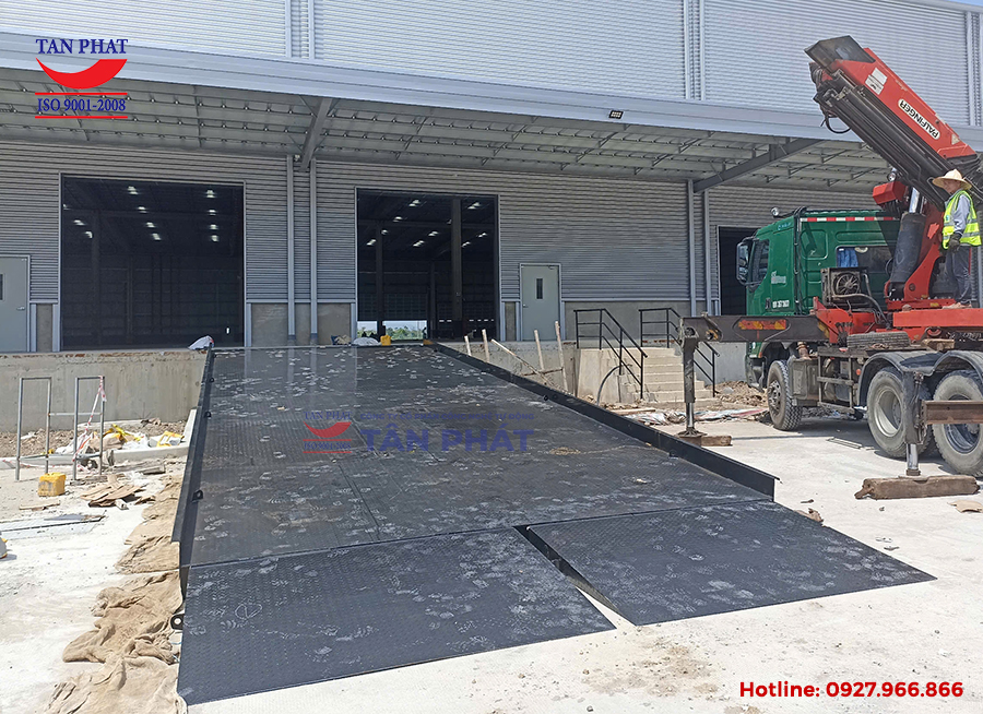 Ramp dốc kết nối 2 mặt sàn có độ cao khác nhau trong cùng hệ thống nhà kho