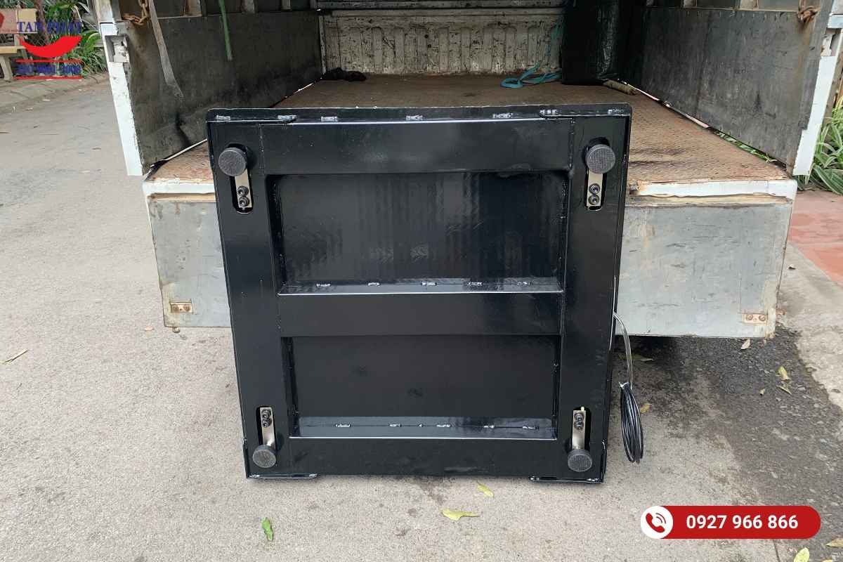 Mặt sau của khung sàn cân sàn điện tử Tân Phát