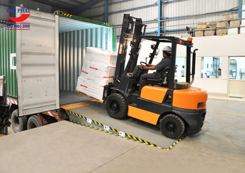 Những chú ý khi sử dụng sàn nâng thủy lực