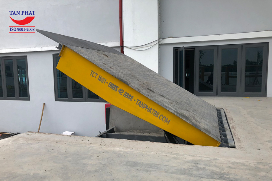 Sàn nâng thủy lực 6 tấn lắp tại Hà Nội