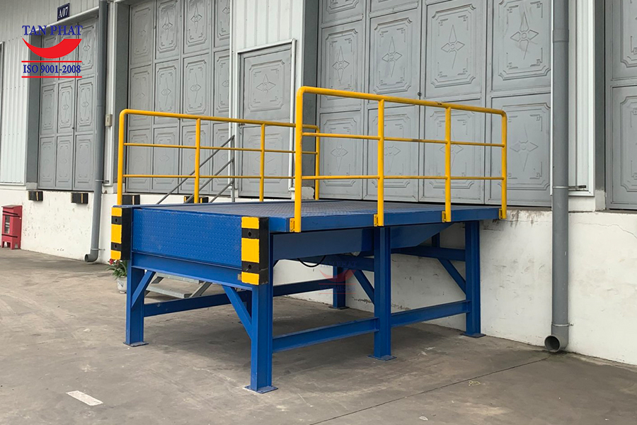 So sánh Dock leveler có hố và Dock levler không hố - Đâu là giải pháp hoàn hảo?