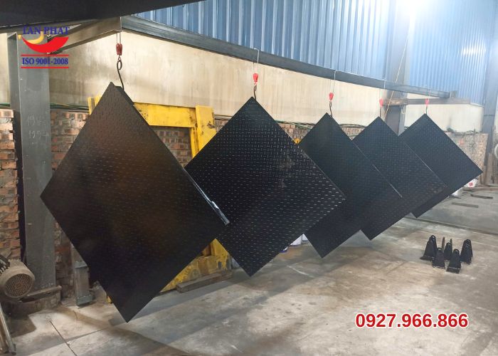 Sản xuất cân điện tử 1 tấn tại xưởng cơ khí của CTCP Công nghệ Tự động Tân Phát