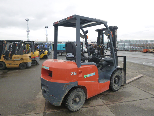 Chuyên cho thuê xe nâng bốc hàng, xe nâng chui container