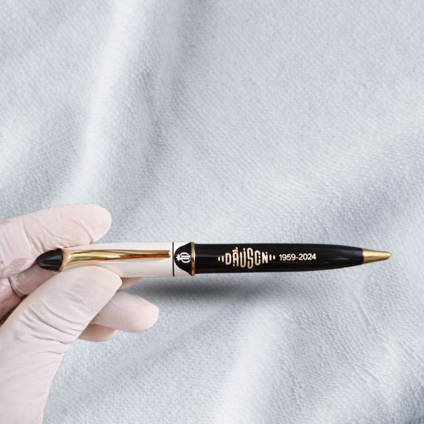 Bút ký khắc logo - quà tặng doanh nghiệp