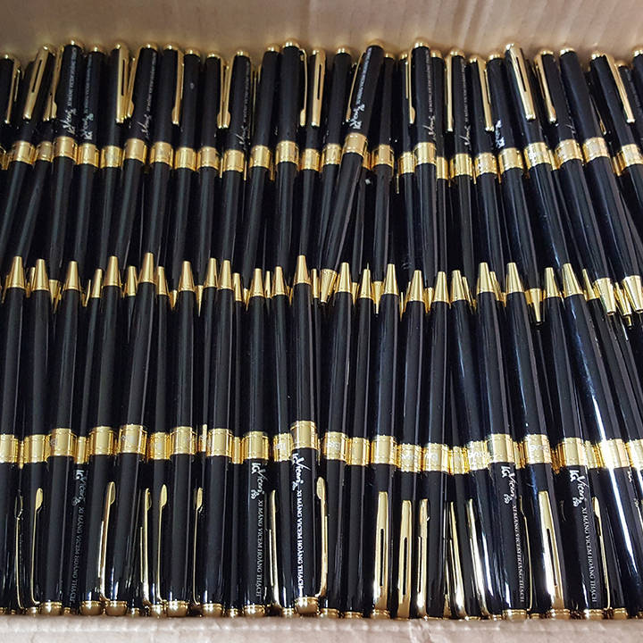 Bút ký khắc logo - quà tặng doanh nghiệp