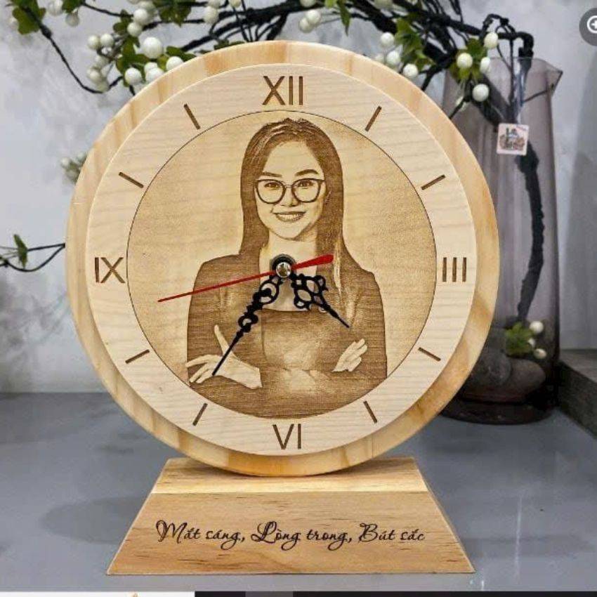 Đồng hồ gỗ khắc laser -quà tặng cá nhân và quà tặng doanh nghiệp