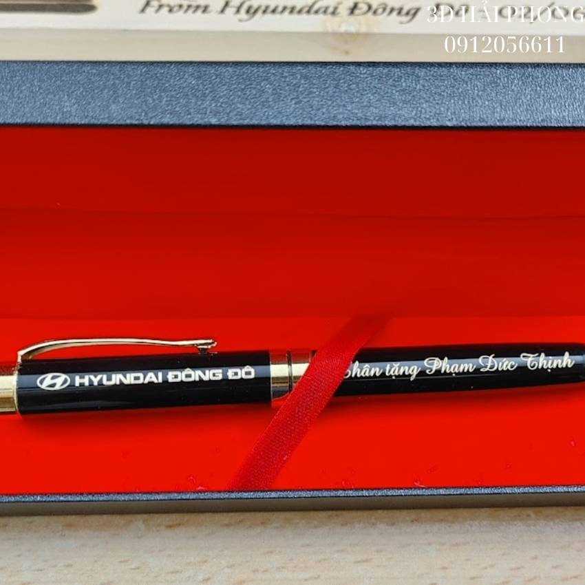 Hộp bút giả da lót nhung đỏ