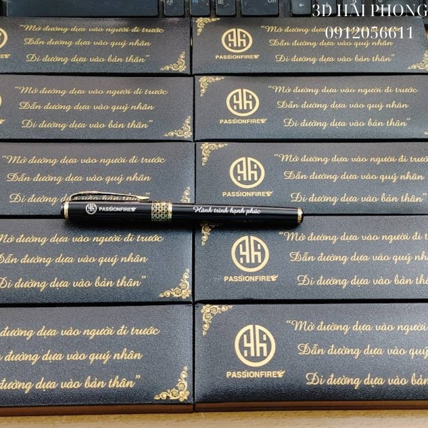 Hộp bút giả da lót nhung đỏ khắc laser theo yêu cầu