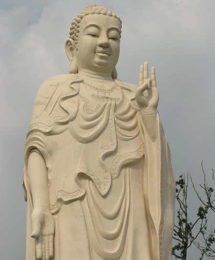 dieu-khac-tuong-phat-bang-da