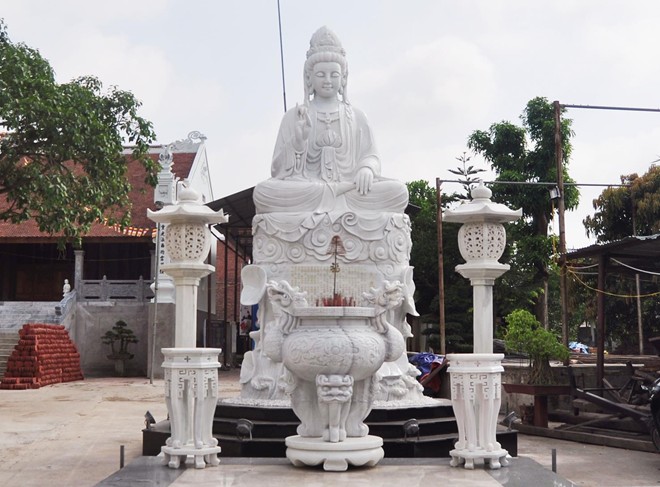 tuong-phat-quan-am-bo-tat-bang-da-trang-lon-nhat-viet-nam