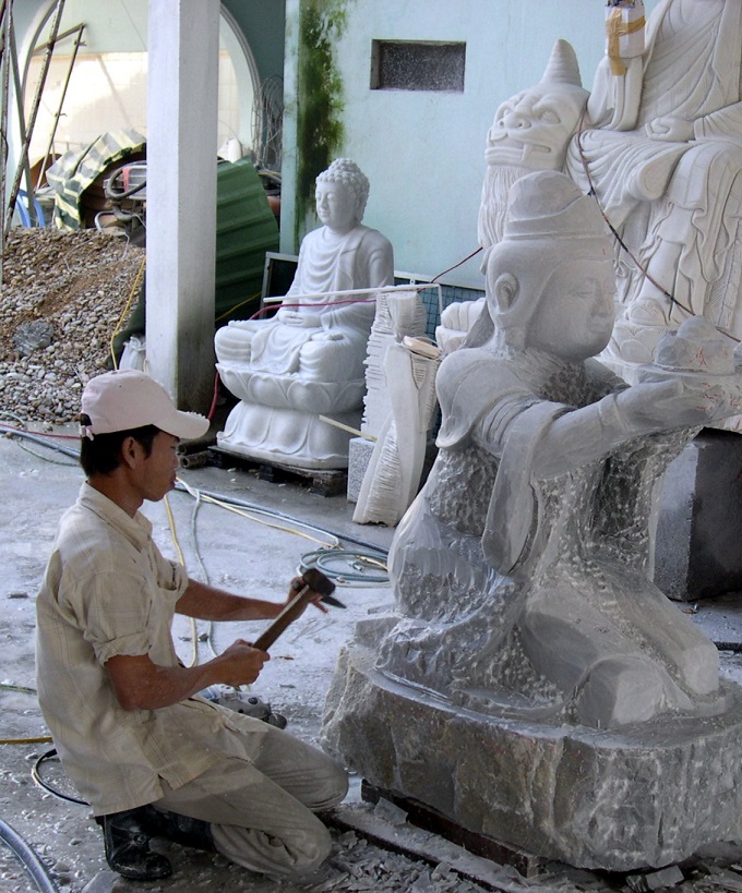 qua-trinh-dieu-khac-da-my-nghe-thu-cong