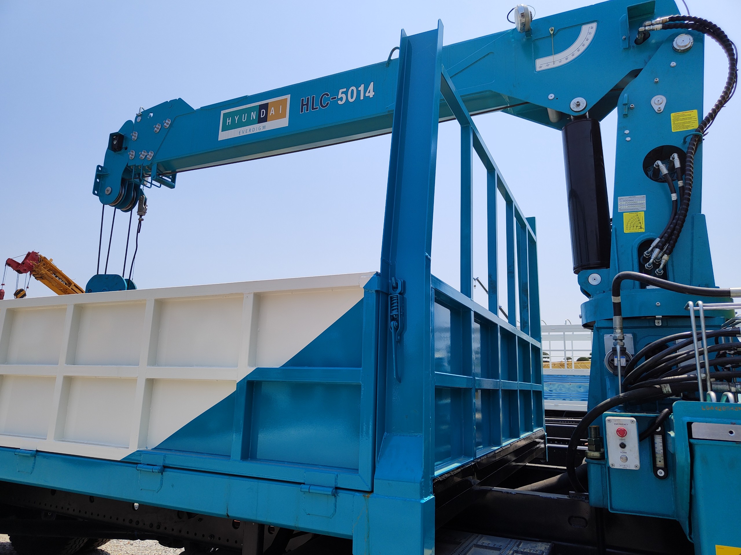 bán cẩu tự hành 5 tấn