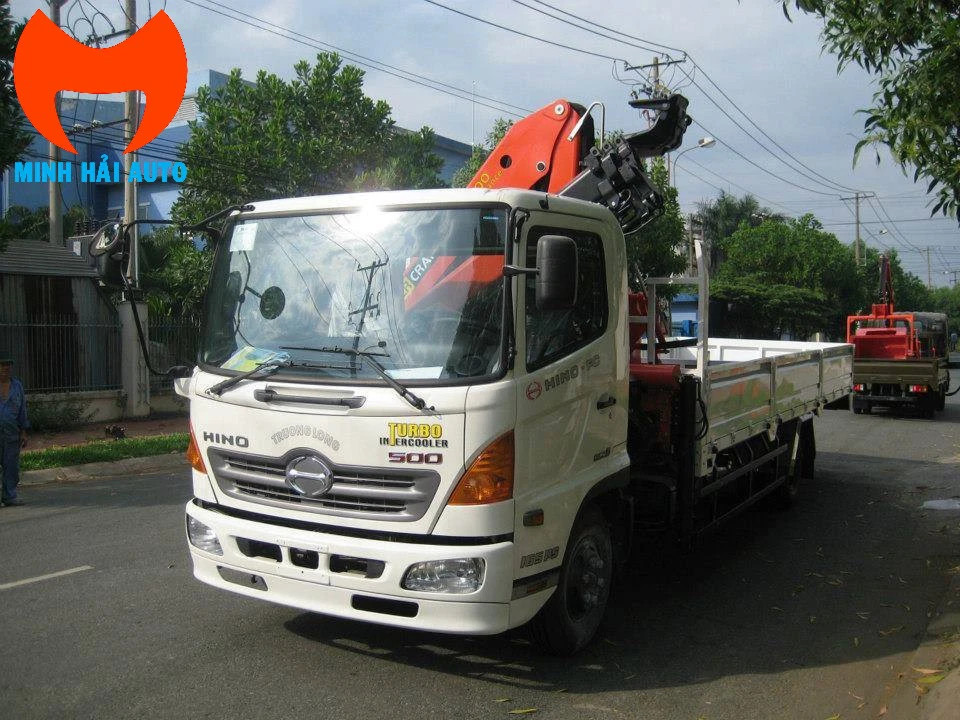 cẩu gấp 5 tấn gắn hino