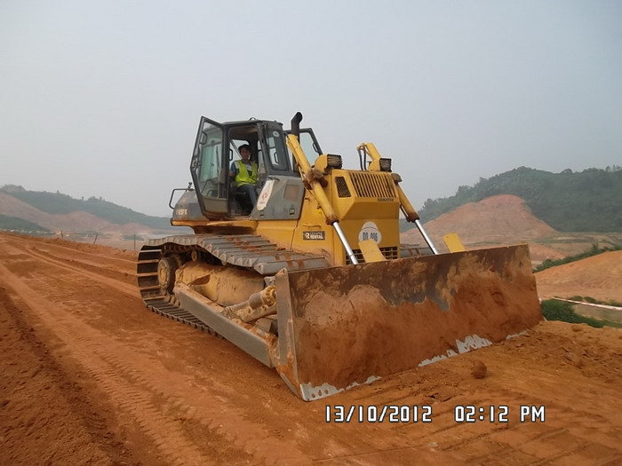 Cho thuê máy ủi D65 P - 12