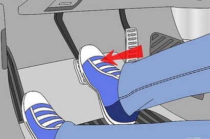 Cách phanh và dừng xe trong khoảng cách ngắn nhất