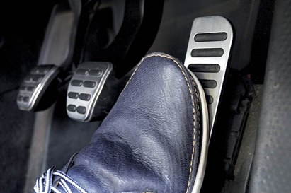 Đạp chân ga thế nào vừa an toàn vừa tiết kiệm nhiên liệu?