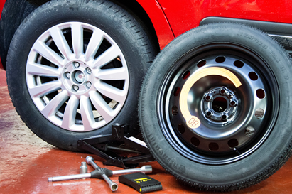 Tại sao các xe có lốp dự phòng bé hơn lốp chính