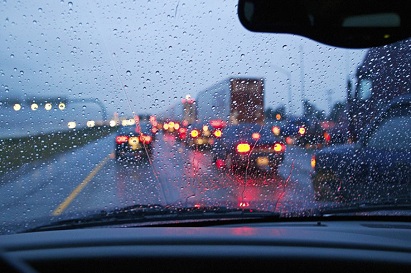 Bạn có biết: Bật đèn báo nguy hiểm khi đang lái xe là phạm luật? Bạn có biết: Bật đèn báo nguy hiểm khi đang lái xe là phạm luật?