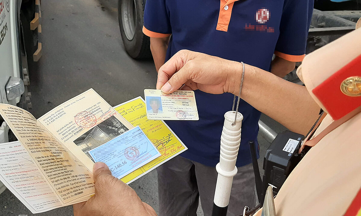 Những loại giấy tờ quan trọng tài xế cần mang theo kể từ 1/7 Những loại giấy tờ quan trọng tài xế cần mang theo kể từ 1/7