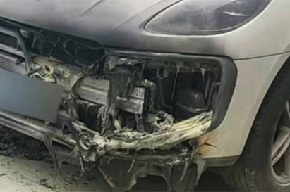 Làm cháy xe Porsche khi đốt vàng mã cúng Tết Thanh minh, tiền sửa 530 triệu đồng Làm cháy xe Porsche khi đốt vàng mã cúng Tết Thanh minh, tiền sửa 530 triệu đồng