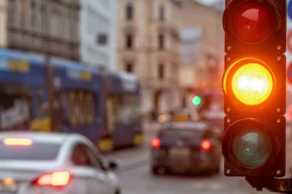 Ô tô vượt đèn vàng có thể bị phạt hàng chục triệu đồng