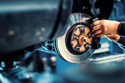 Những bộ phận cần kiểm tra thường xuyên giúp ô tô di chuyển an toàn trong những ngày mưa bão