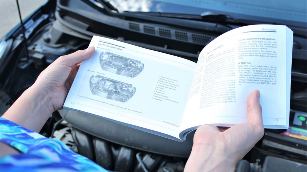 5 lý do nên đọc sách hướng dẫn sử dụng ô tô