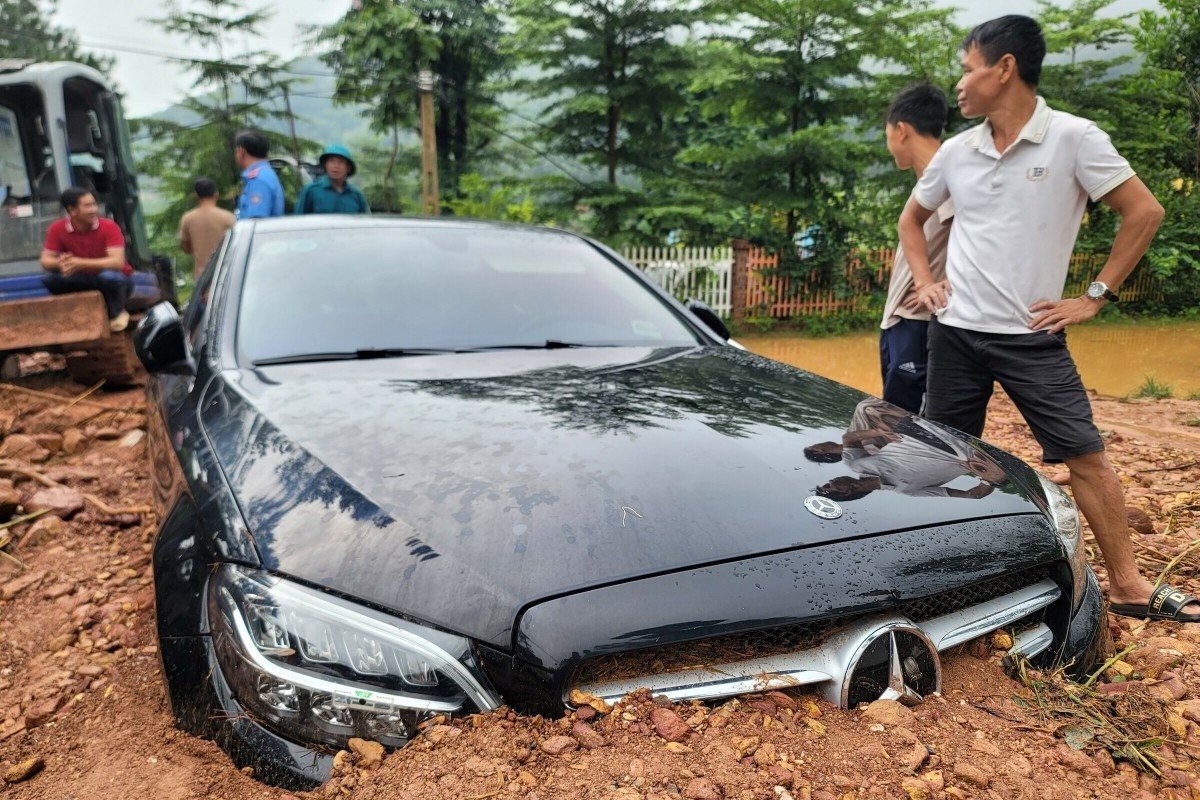 Ô tô bị ngập bùn - Cách xử lý tại chỗ giảm thiểu tối đa thiệt hại