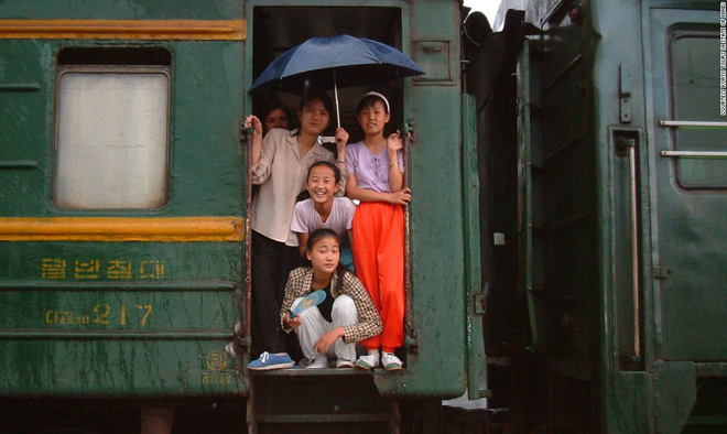 Triều Tiên qua ống kính nhìn từ cửa sổ tàu hỏa
