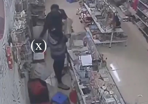 Nam thanh niên trộm túi xách trong cửa hàng thủ đoạn không tưởng
