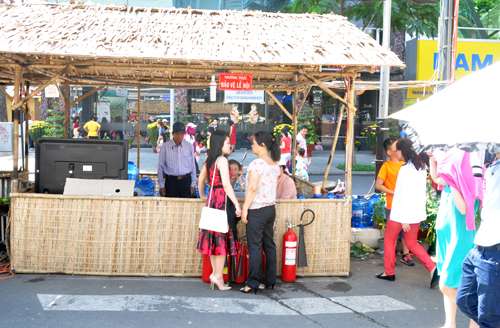An ninh đường hoa Sài Gòn được thắt chặt ngăn ngừa cướp giật với Camera
