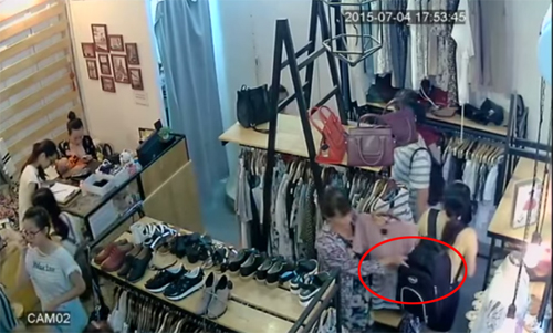 Móc túi điện thoại trong shop thời trang bị Camera quan sát ghi lại