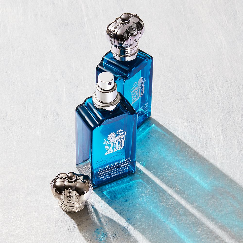 Клив кристиан парфюм синий. Клив кристиан 20. 20 iconic feminine clive christian похожие ароматы. Clive christian 20. Клайв кристалл духи.