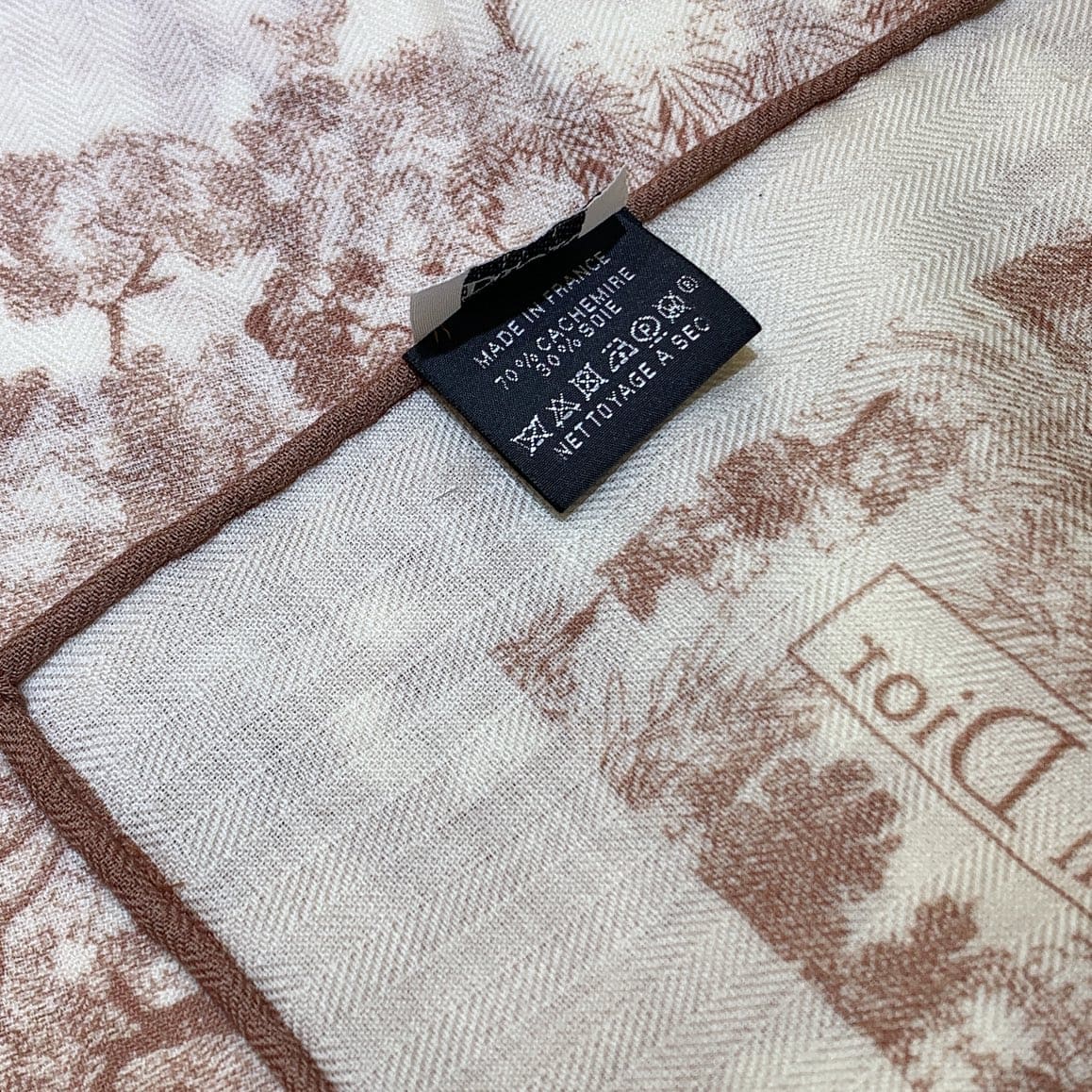 KHĂN CHRISTIAN DIOR Double-sided velvet cashmere scarf