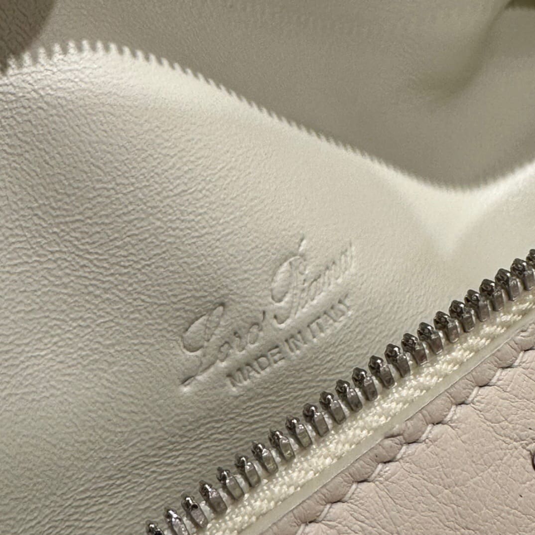 TÚI Loro Piana Women Extra Pocket L27 in Ostrich Leather White da đà điểu(Gía Liên Hệ)