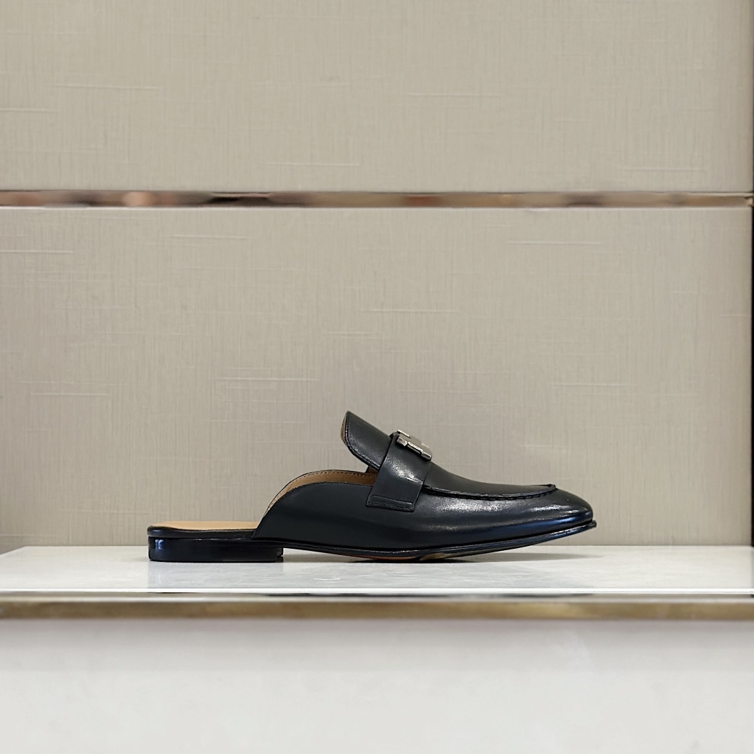 DÉP HERMES H LEATHER SLIPPER