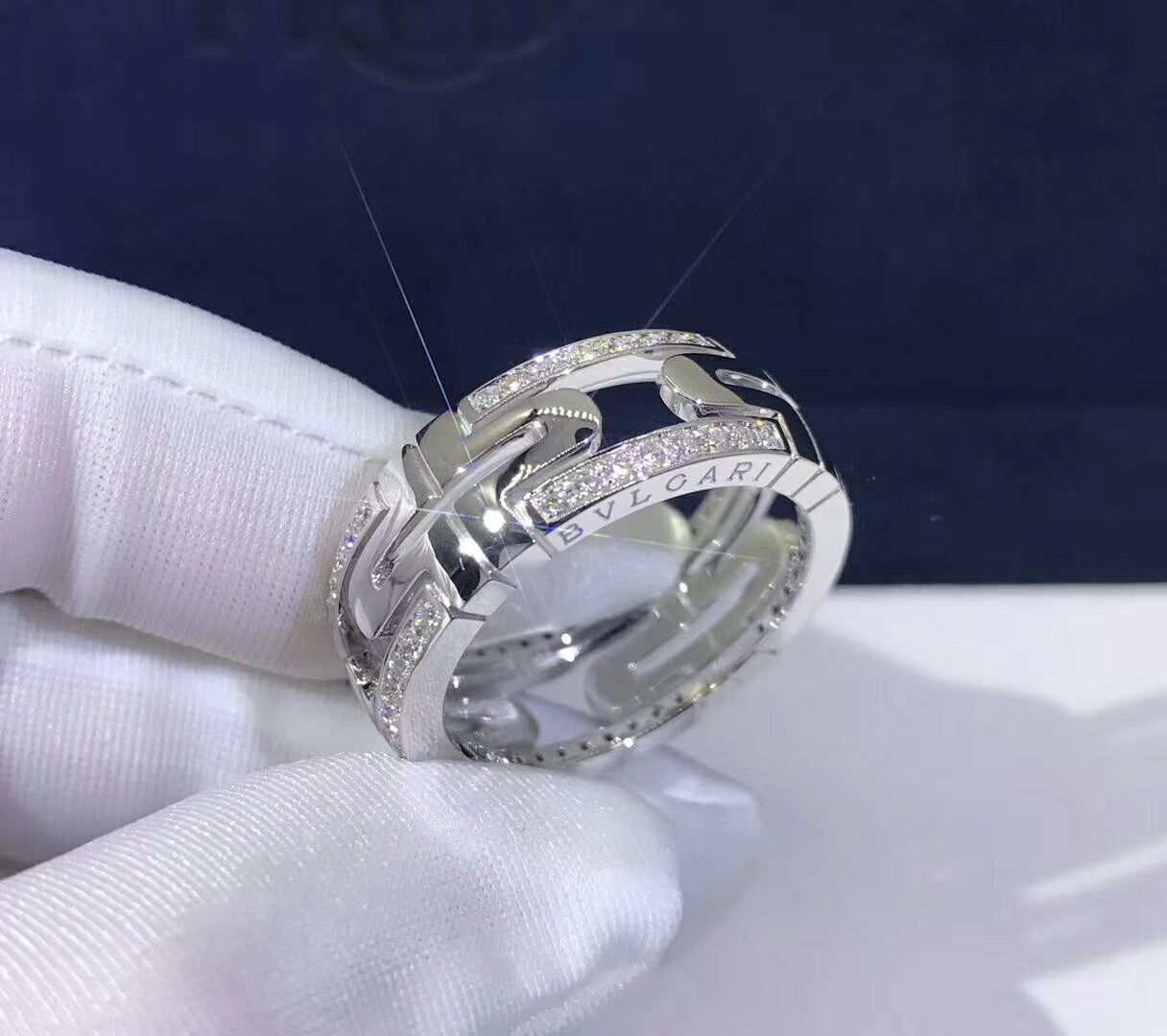 NHẪN VÀNG TRẮNG BVLGARI Parentesi 18kt White Gold Ring Diamonds