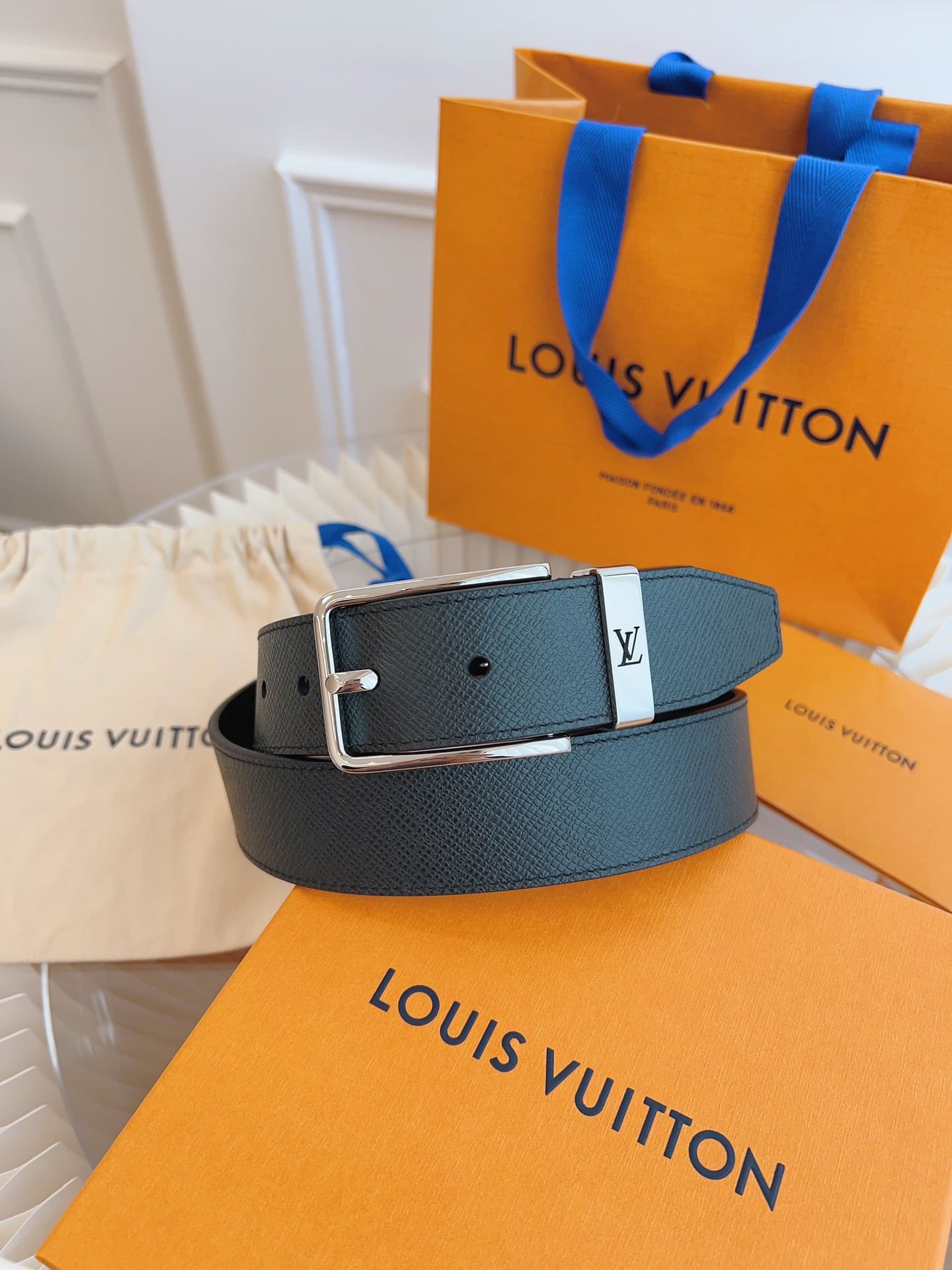 DÂY LƯNG LOUIS VUITTON BLACK EPI LEATHER Khóa bạc
