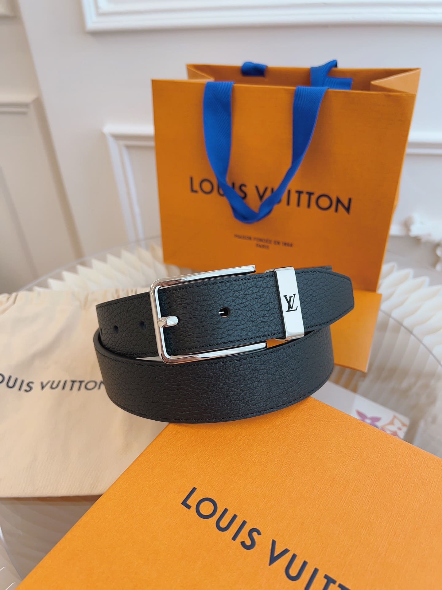 DÂY LƯNG LOUIS VUITTON BLACK CALFSKIN LEATHER Khóa bạc