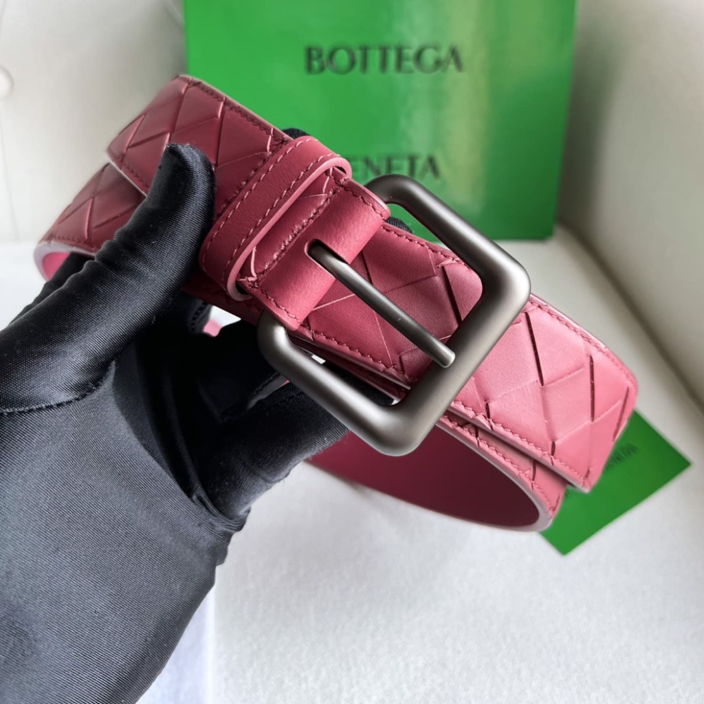 DÂY LƯNG BOTTGA VENETA RED INTRECCIATO LEATHER Khóa đen mờ