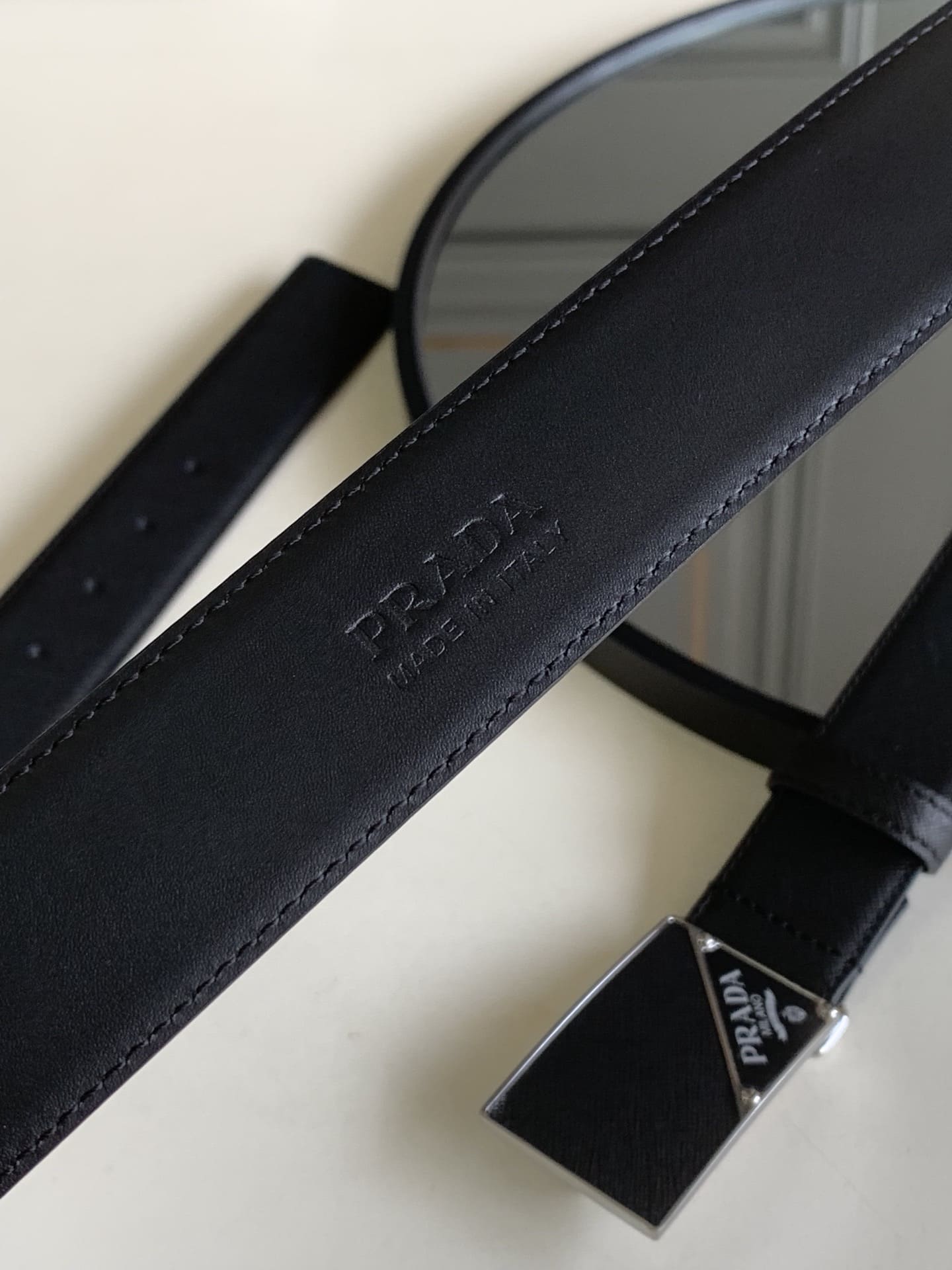 DÂY LƯNG PRADA BLACK SAFFIANO LEATHER Khóa da
