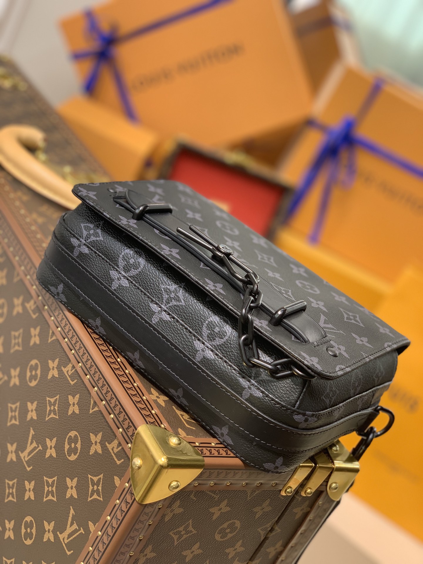 TÚI LOUIS VUITTON STEAMER New Classics Monogram Eclipse Messenger Bag