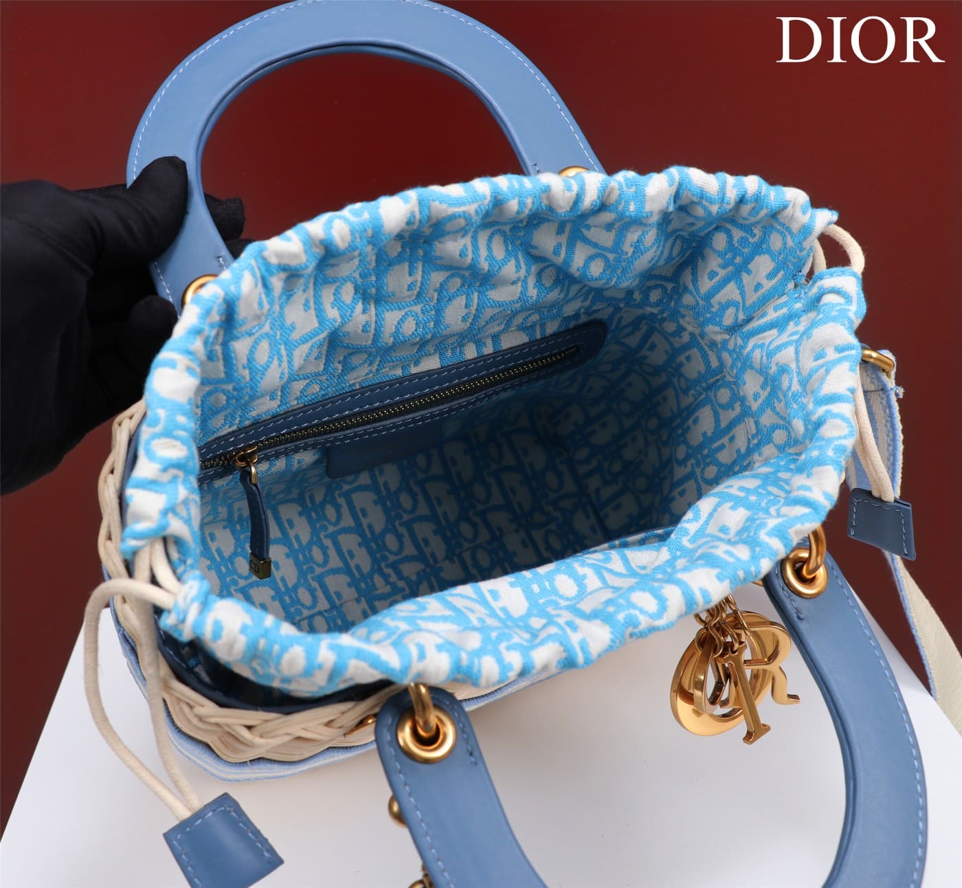 TÚI Dior Women Medium Lady Dior Bag Natural Wicker and Light Blue Dior Oblique Jacquard dệt tay bằng liễu gai